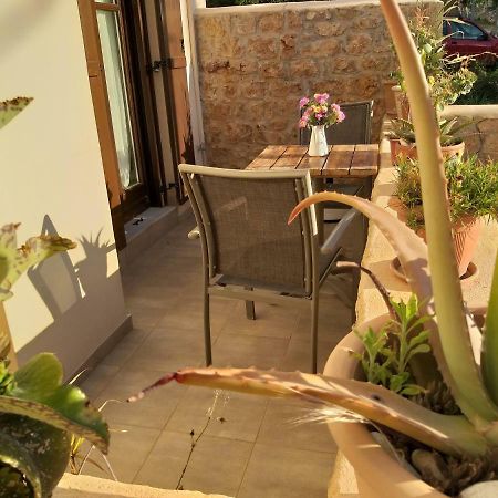 Elezar Apartment Neo Oitilo Luaran gambar